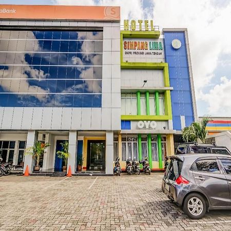 Oyo 91036 Hotel Simpang Lima Gkpri Semarang Eksteriør bilde