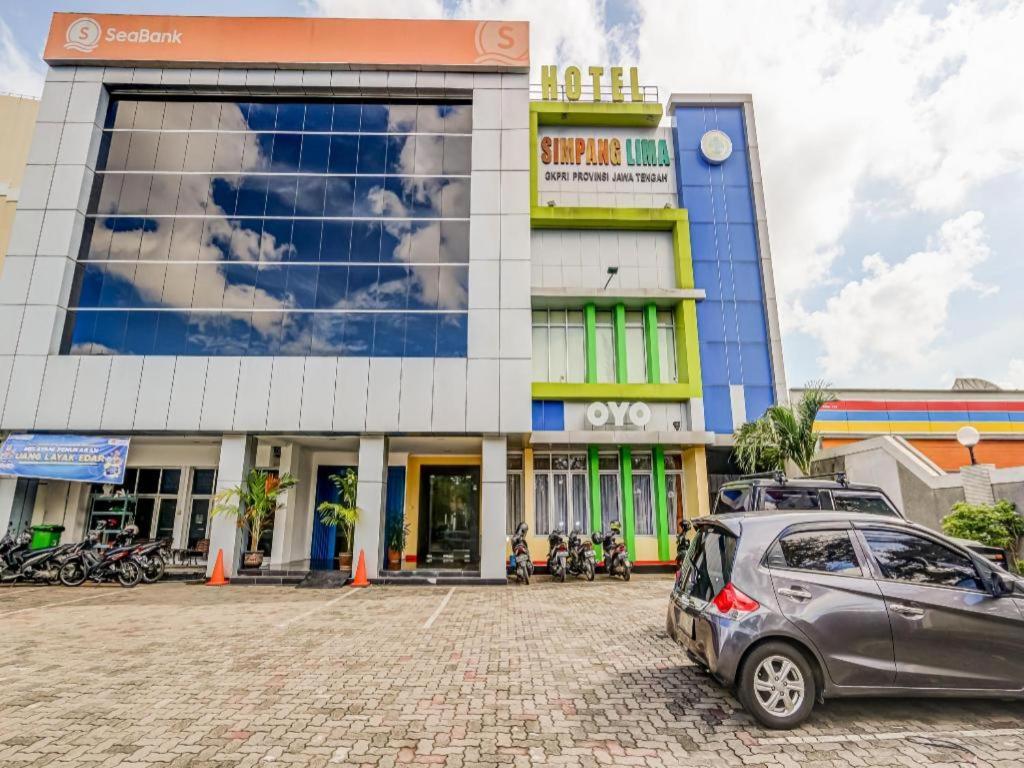 Oyo 91036 Hotel Simpang Lima Gkpri Semarang Eksteriør bilde