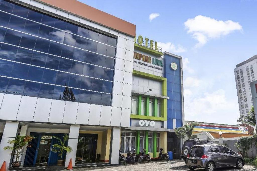 Oyo 91036 Hotel Simpang Lima Gkpri Semarang Eksteriør bilde